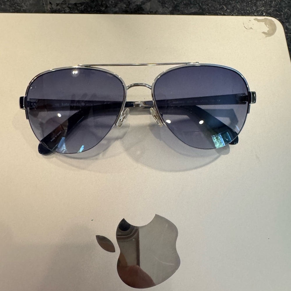 Stylish Black Aviator Sunglasses